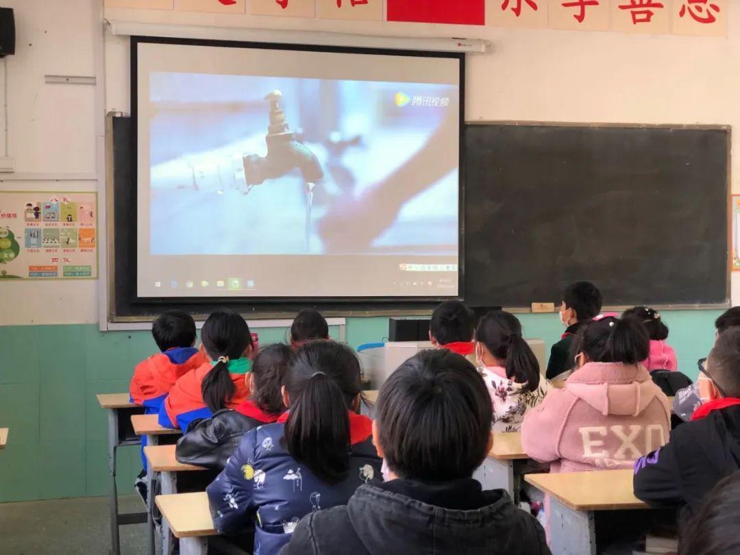 快速解答问题,摩羯座的幸运色是什么颜色问答平台